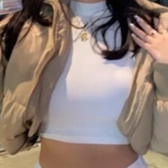 Cropped White Mock Neck Tank Top - Picture 7 of 10